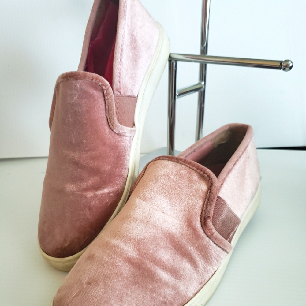 Steve Madden Pink Sneakers with Sleek Design